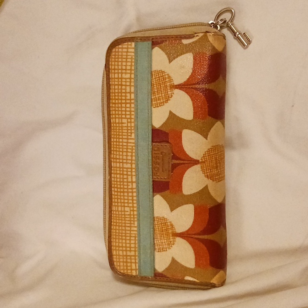 Fossil Key-Per wallet ~ Gently used condition ~ Discounted shipping